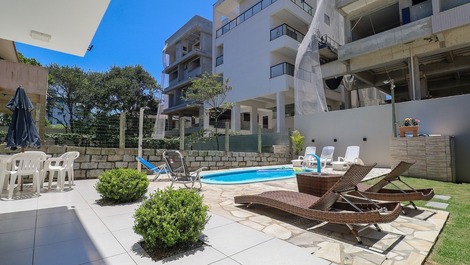 Casa con piscina a 200 metros del mar en la playa Mariscal