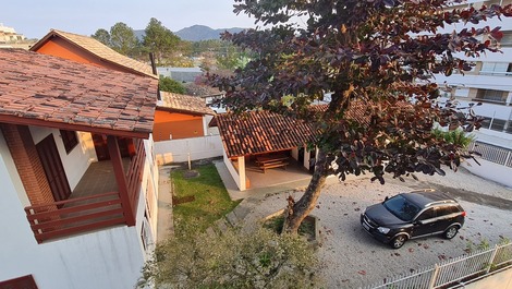 Casa com 5 quartos localizada a 140 metros do mar!