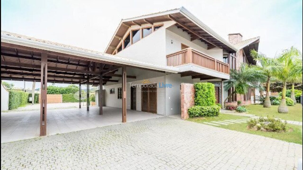 Casa para aluguel de temporada em Bombinhas (Praia de Bombinhas)