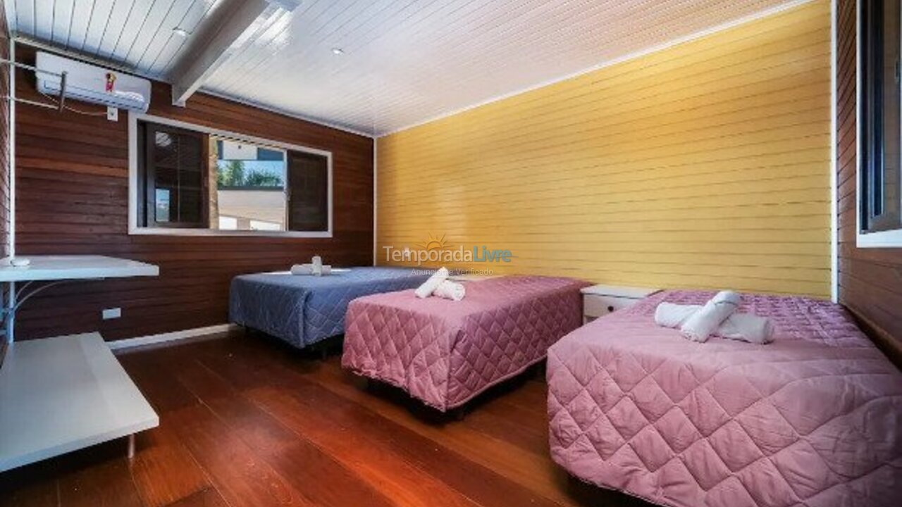 Casa para aluguel de temporada em Bombinhas (Praia de Bombinhas)