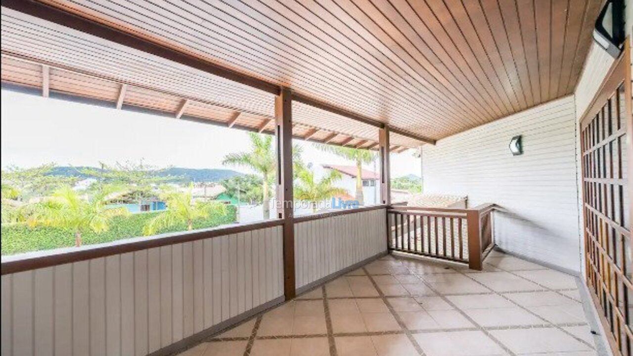 Casa para aluguel de temporada em Bombinhas (Praia de Bombinhas)