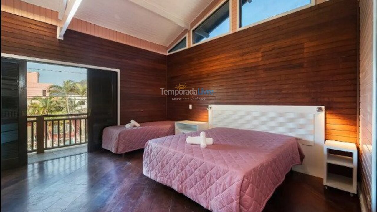 Casa para aluguel de temporada em Bombinhas (Praia de Bombinhas)