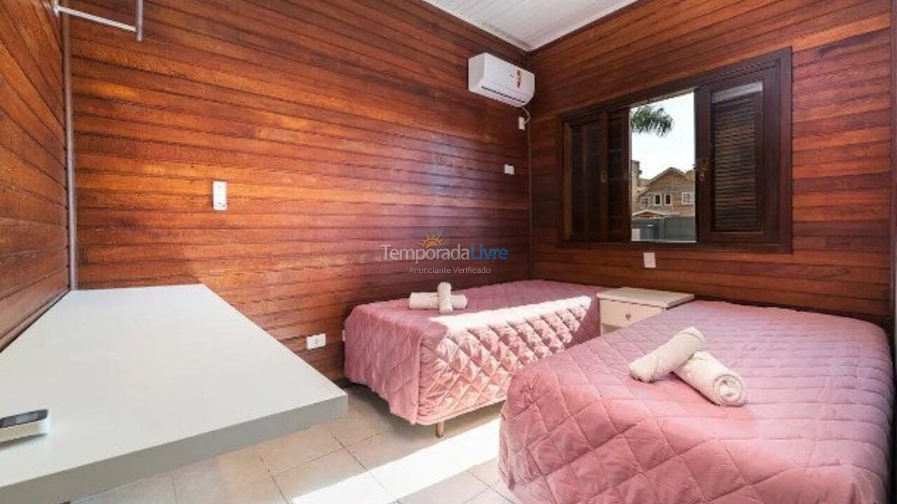 Casa para aluguel de temporada em Bombinhas (Praia de Bombinhas)