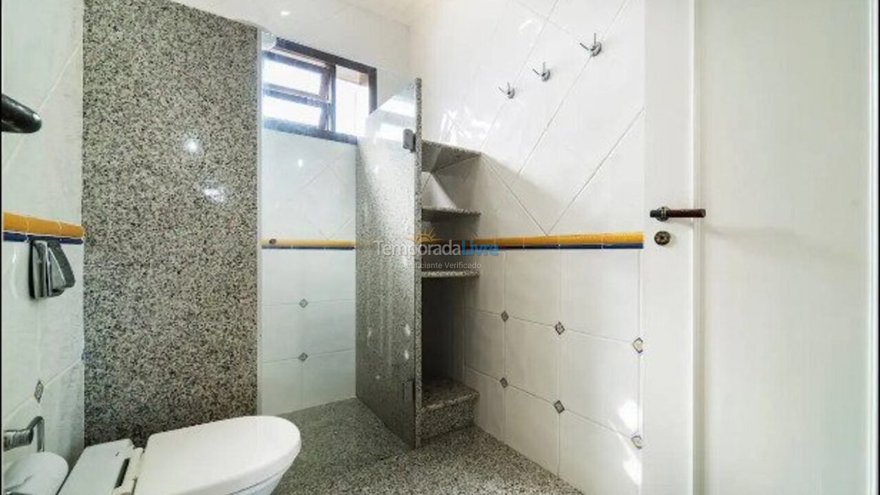 Casa para aluguel de temporada em Bombinhas (Praia de Bombinhas)