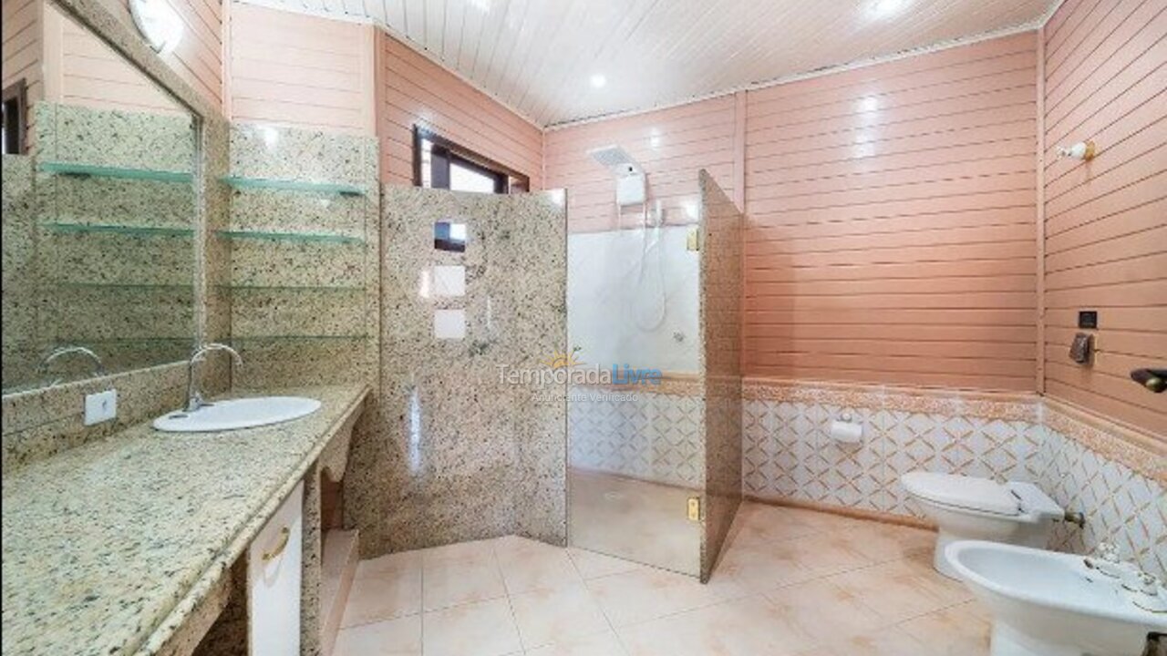 Casa para aluguel de temporada em Bombinhas (Praia de Bombinhas)