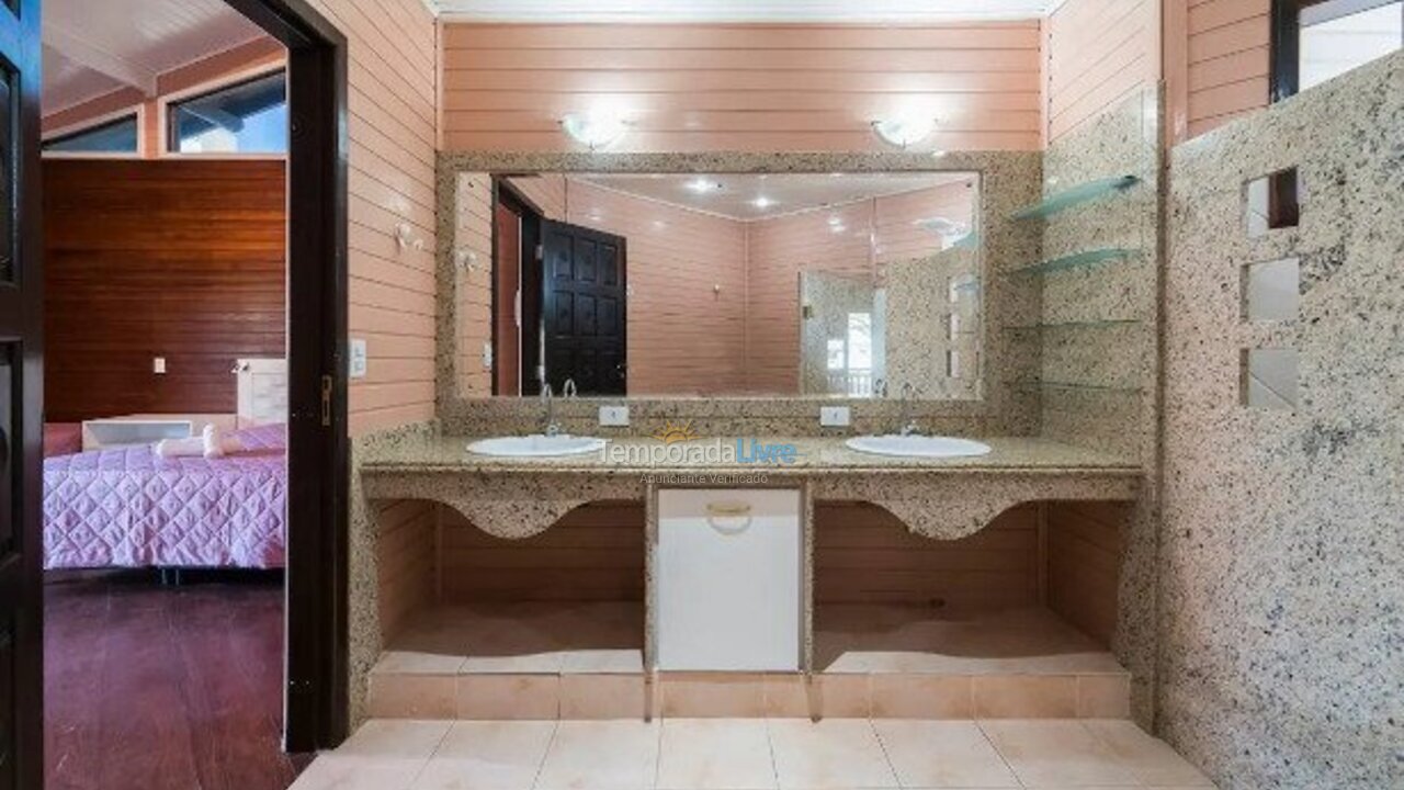 Casa para aluguel de temporada em Bombinhas (Praia de Bombinhas)