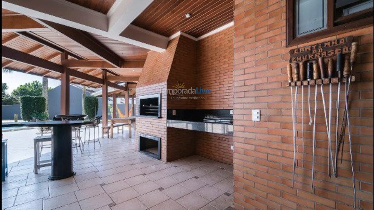 Casa para aluguel de temporada em Bombinhas (Praia de Bombinhas)