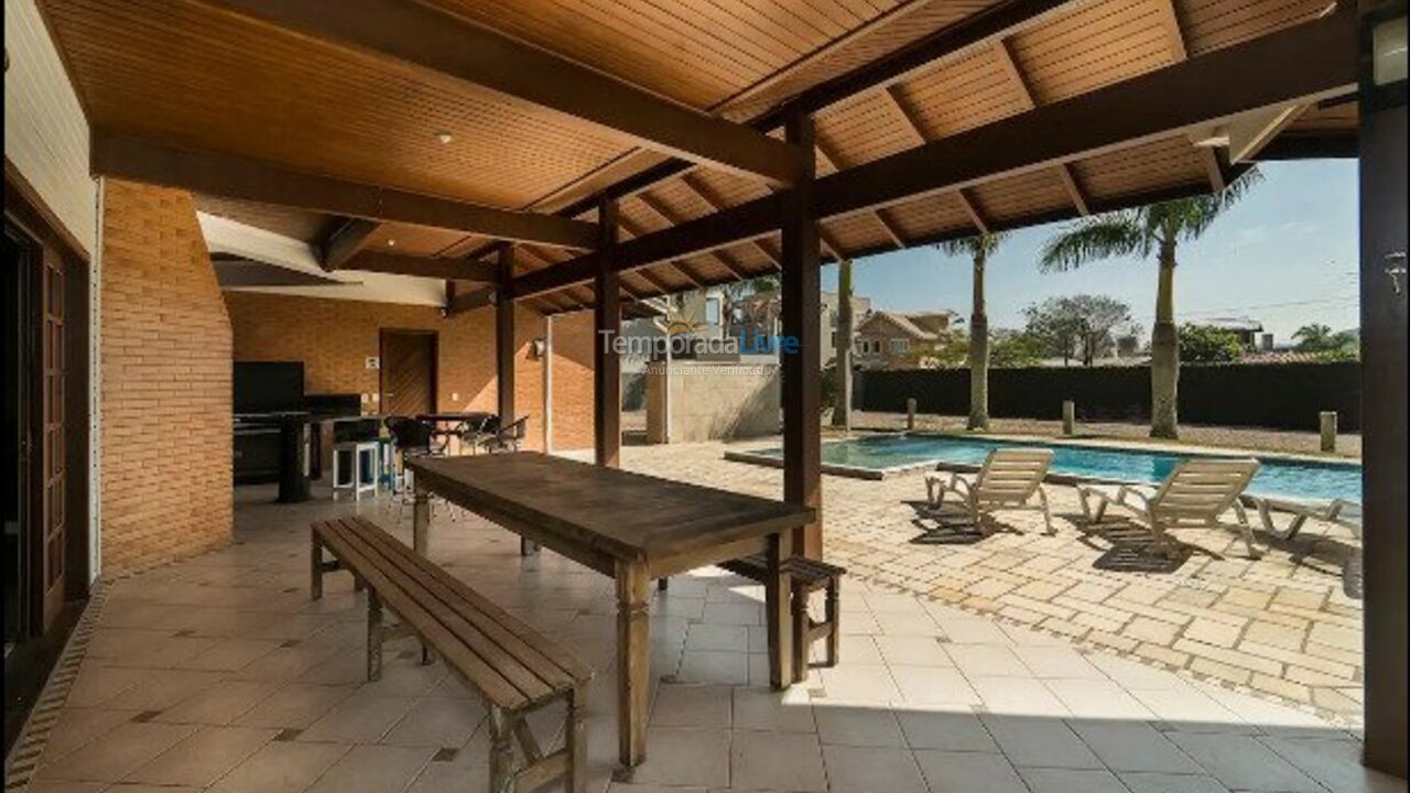 Casa para aluguel de temporada em Bombinhas (Praia de Bombinhas)