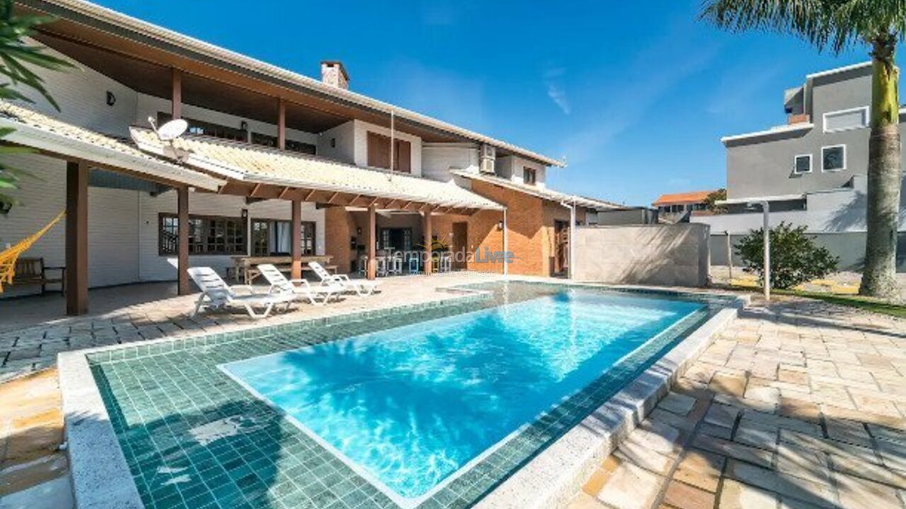 Casa para aluguel de temporada em Bombinhas (Praia de Bombinhas)