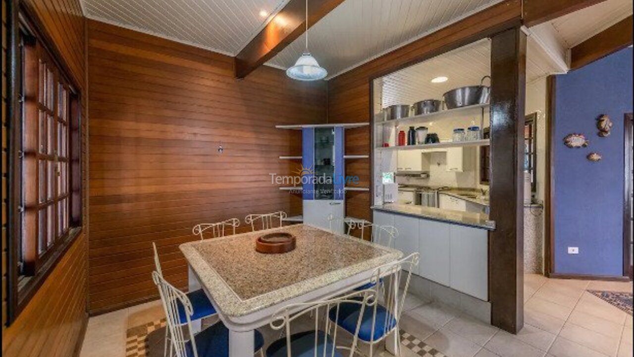 Casa para aluguel de temporada em Bombinhas (Praia de Bombinhas)