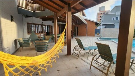 CASA À 50m DA PRAIA DE MARISCAL P/30 PESSOAS, COM PISCINA, 07 SUÍTES