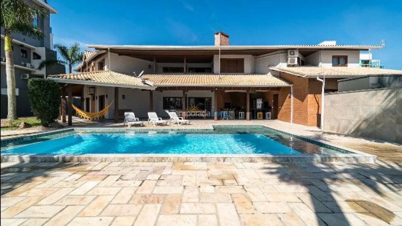 Casa para aluguel de temporada em Bombinhas (Praia de Bombinhas)