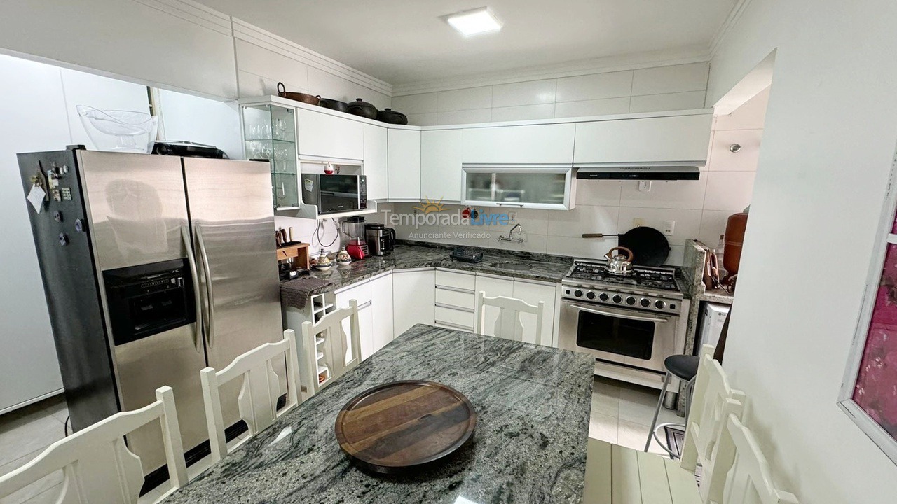 Apartamento para aluguel de temporada em Balneário Camboriú (Praia Central)