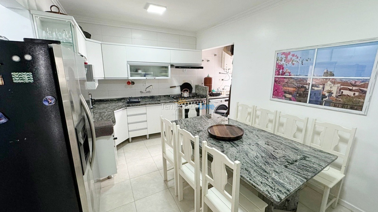 Apartamento para aluguel de temporada em Balneário Camboriú (Praia Central)