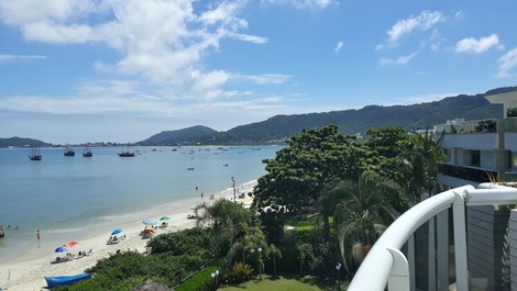 ATICO FRENTE AL MAR 18 PERSONAS