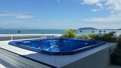 ATICO FRENTE AL MAR 18 PERSONAS