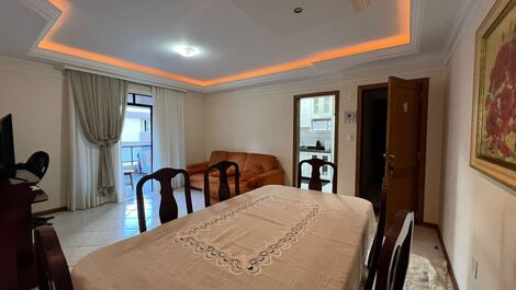 Quadra Mar con 3 habitaciones en Meia Praia Itapema/SC