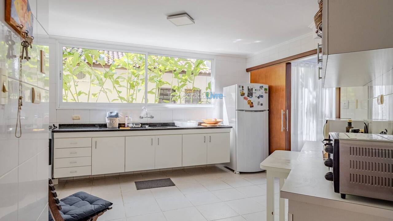 Casa para aluguel de temporada em São Sebastião (Praia da Baleia)