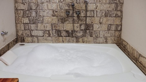 Loft Rústico com Hidromassagem em Petrópolis