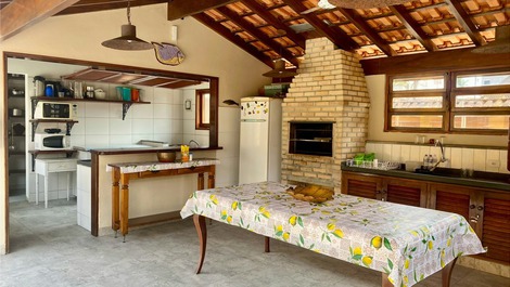 Linda casa até 35 pessoas à 150mts da Praia Grande de Ubatuba