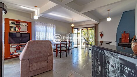 3 Bedroom House just a few steps from Praia dos Açores