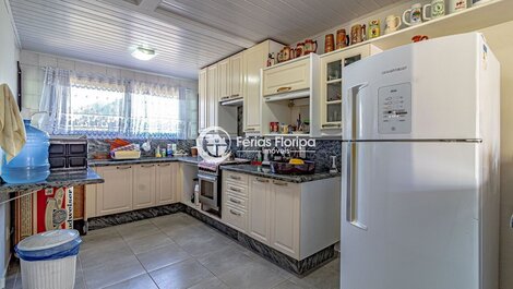 3 Bedroom House just a few steps from Praia dos Açores