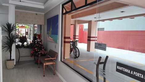 Apartamento 02 habitaciones 06 personas cerca de la playa Meia Praia SC