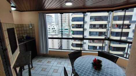 Apartamento 02 habitaciones 06 personas cerca de la playa Meia Praia SC