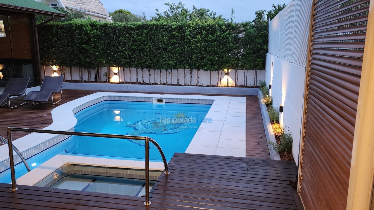 Casa para aluguel de temporada em Florianopolis (Jurerê Internacional)