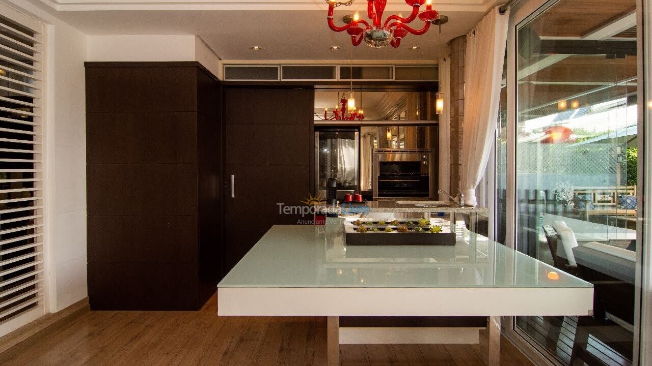 Casa para aluguel de temporada em Florianopolis (Jurerê Internacional)