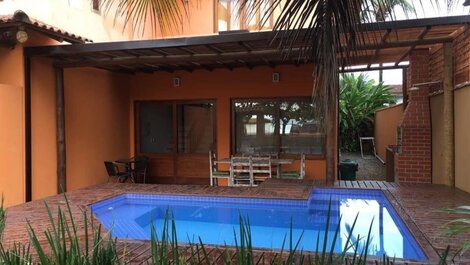 Frente a la playa, 3 suites, a 1 km del centro, piscina, wi-fi