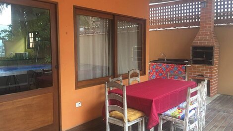 Frente a la playa, 3 suites, a 1 km del centro, piscina, wi-fi