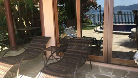 Pé no Paraíso - e na areia, 4 suítes, Piscina c/vista mar, churr,...