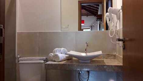 Refugio con Piscina Roja - 3 Suites, Barbacoa y Playa