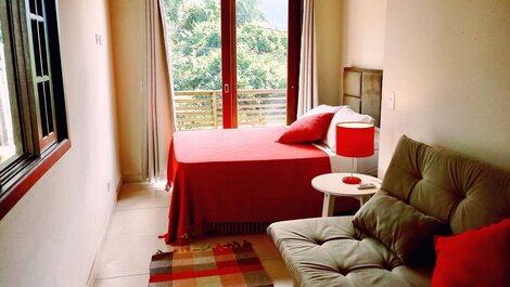 Refugio con Piscina Roja - 3 Suites, Barbacoa y Playa