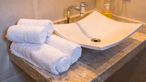 Vista al mar, 3 suites, a 1,5 km del centro, piscina, wi-fi