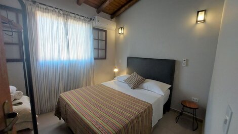 Apartamento con piscina, vista al mar, barbacoa privada, aire.