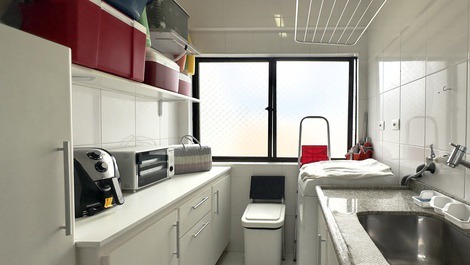 GOLDEN 2 COMPLETE APARTMENT SEASIDE CONDO AC TVs WI-FI SWIMMING POOL 2GAR