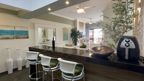 GOLDEN 1 COMPLETE APARTMENT SEASIDE CONDO AC TVs WI-FI POOL 2GAR