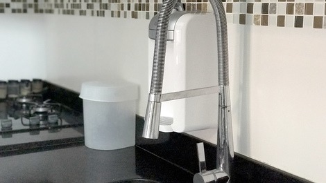 GOLDEN 1 COMPLETE APARTMENT SEASIDE CONDO AC TVs WI-FI POOL 2GAR