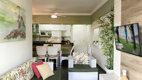 GOLDEN 1 COMPLETE APARTMENT SEASIDE CONDO AC TVs WI-FI POOL 2GAR