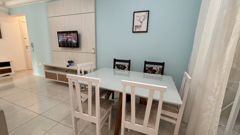 Apartamento de lateral,com elevador,a 150 metros do mar