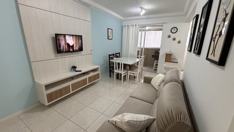 Apartamento de lateral,com elevador,a 150 metros do mar