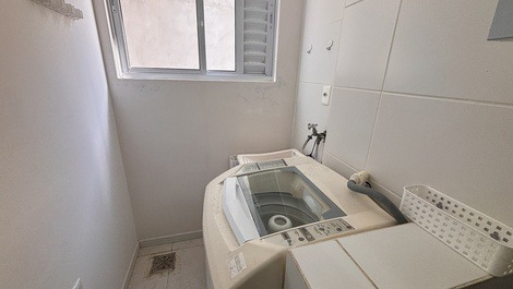 Apartamento de lateral,com elevador,a 150 metros do mar