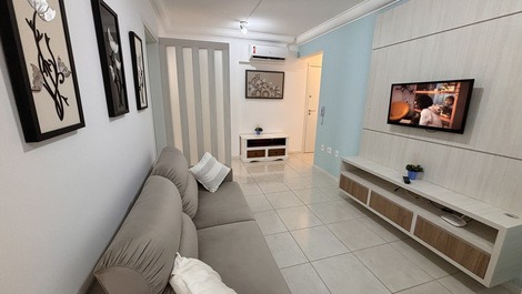 Apartamento de lateral,com elevador,a 150 metros do mar