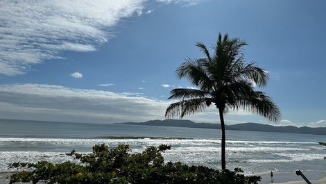 ESPETACULAR VISTA DO MAR EM MEIA PRAIA PARA 10 PESSOAS