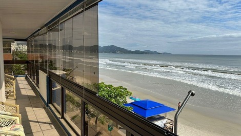 ESPETACULAR VISTA DO MAR EM MEIA PRAIA PARA 10 PESSOAS