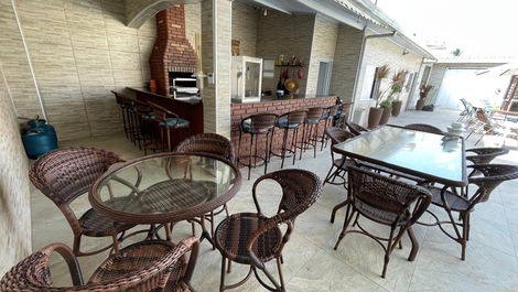 Alimentação e área de churrasqueira 