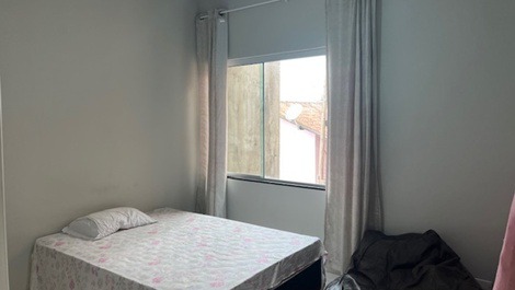 Ótimo Sobrado 4 quartos, WI-FI, churrasqueira, sacadas