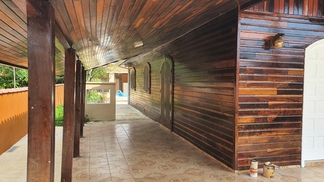 Bangalô em condomínio fechado com segurança 24h, Wi-Fi